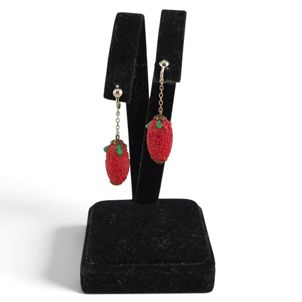 Vintage Strawberry Dangle Clip On Earrings Red Textured Berries Gold Tone